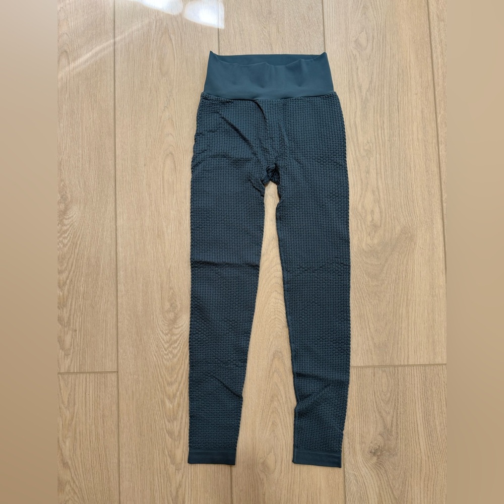Ryderwear Scrunch Bottom Textured Leggings in Dark Teal